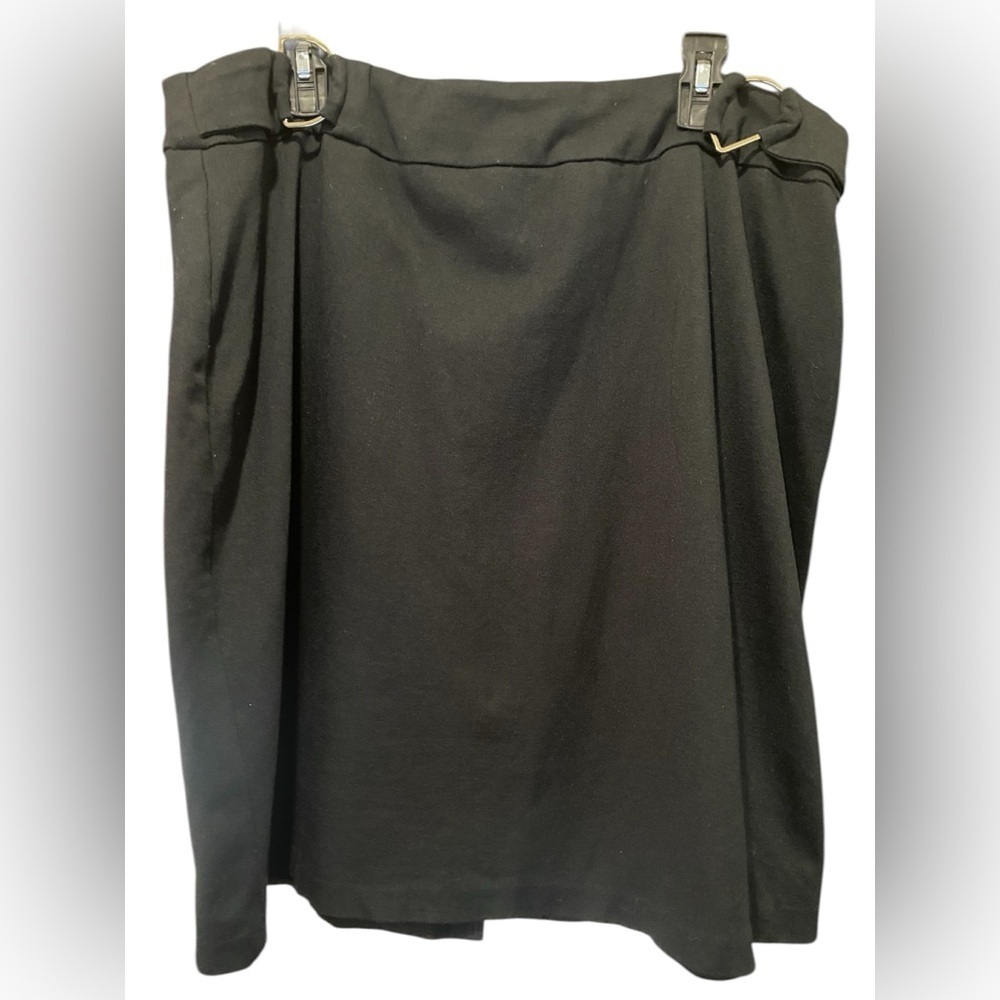 🌸Soho knee length black skirt XL